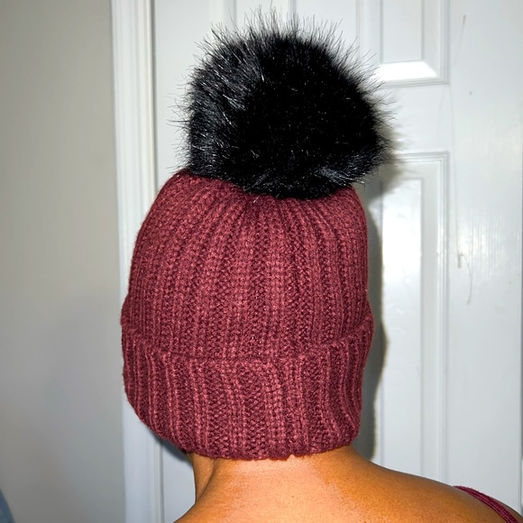 NWOT Calvin Klein Pom Pom Hat - Picture 1 of 4